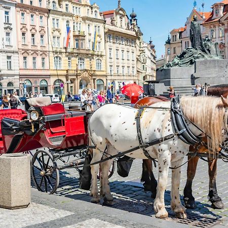 Cozy Homestay At Prague Main Station Praga Exterior foto
