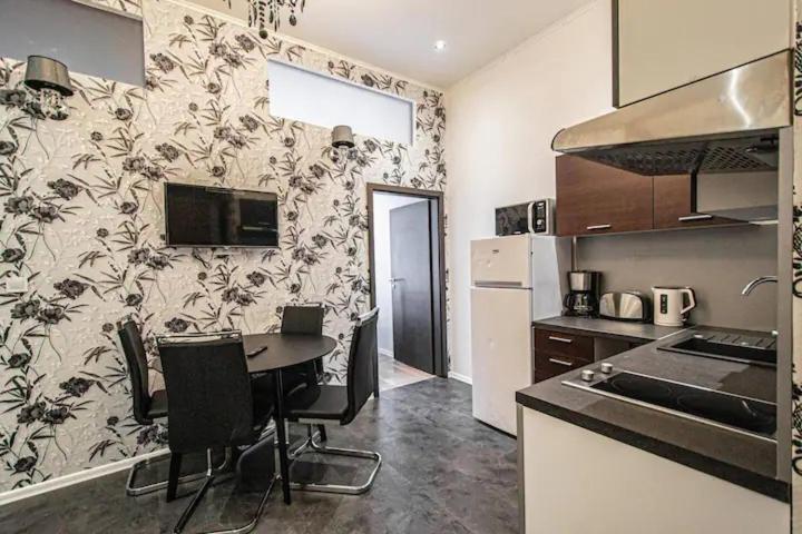 Cozy Homestay At Prague Main Station Praga Exterior foto