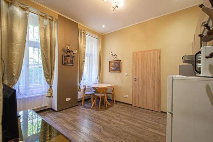 Cozy Homestay At Prague Main Station Praga Exterior foto