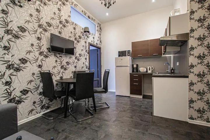 Cozy Homestay At Prague Main Station Praga Exterior foto