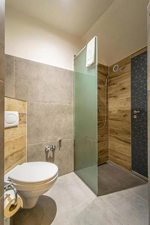 Cozy Homestay At Prague Main Station Praga Exterior foto