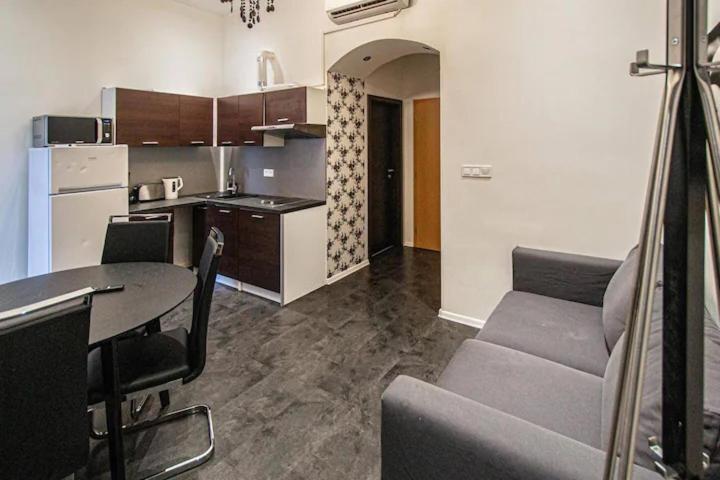 Cozy Homestay At Prague Main Station Praga Exterior foto