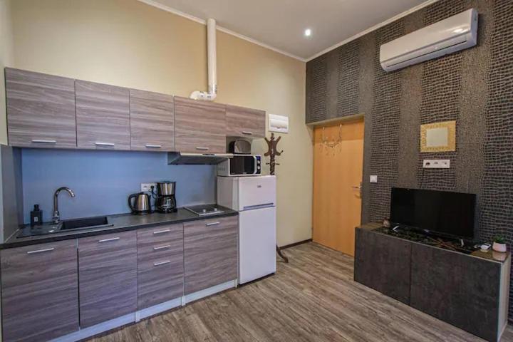 Cozy Homestay At Prague Main Station Praga Exterior foto