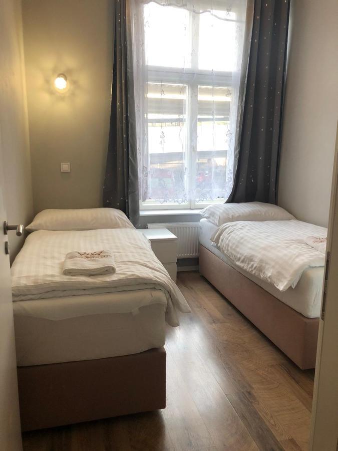 Cozy Homestay At Prague Main Station Praga Exterior foto
