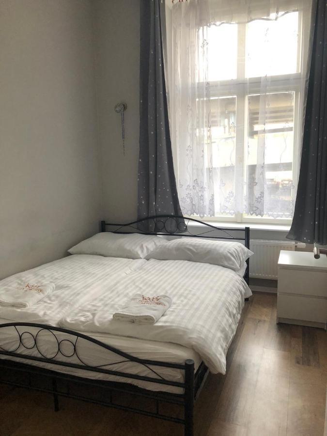 Cozy Homestay At Prague Main Station Praga Exterior foto