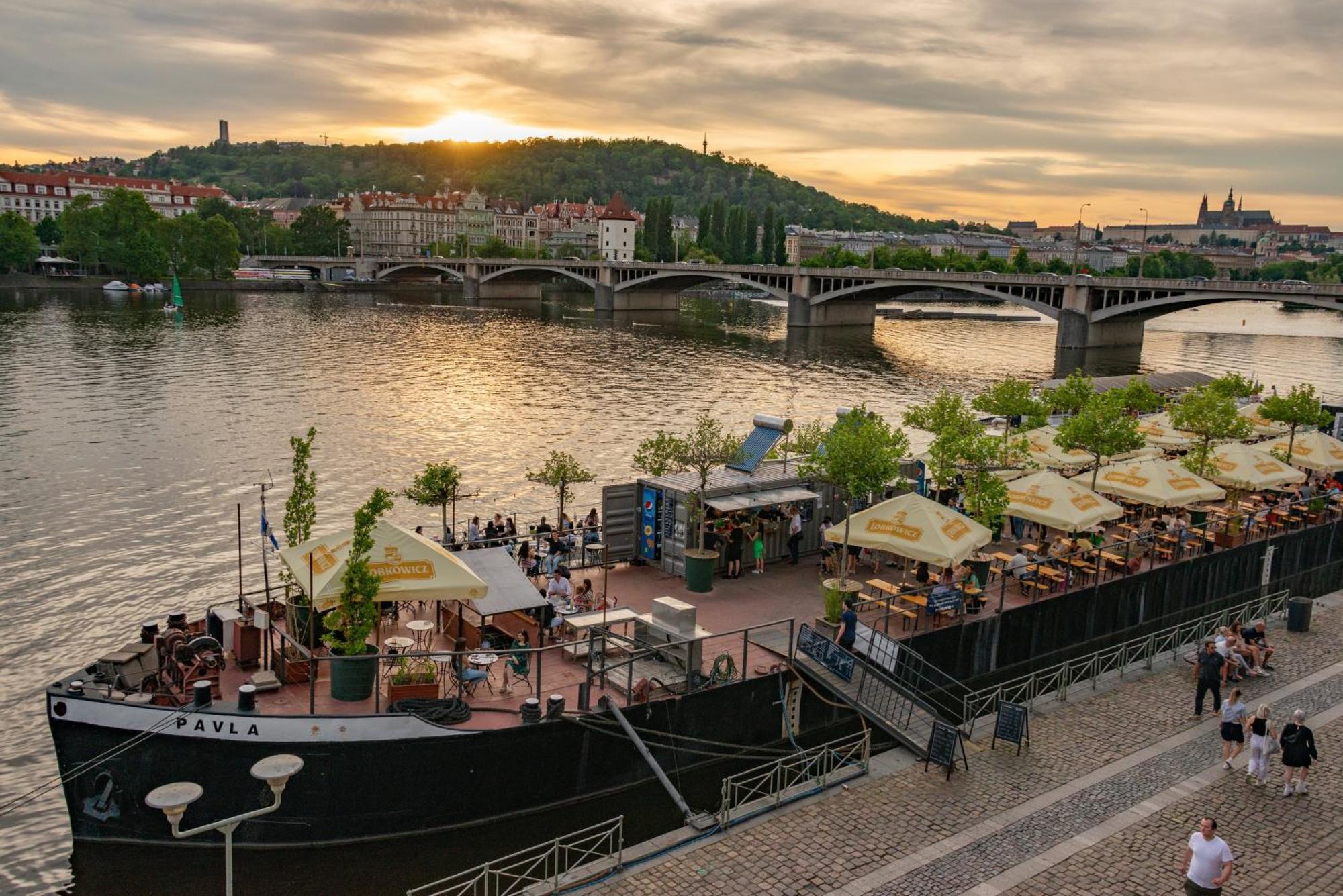 Cozy Homestay At Prague Main Station Praga Exterior foto
