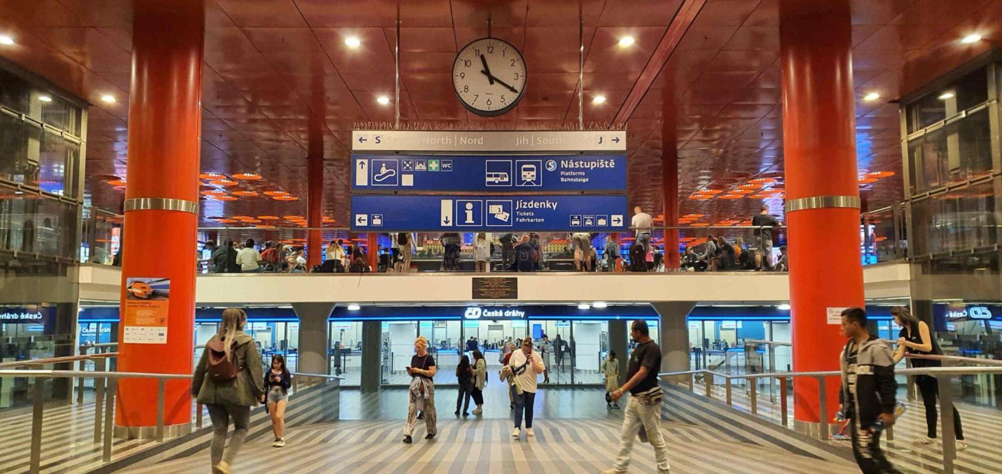 Cozy Homestay At Prague Main Station Praga Exterior foto